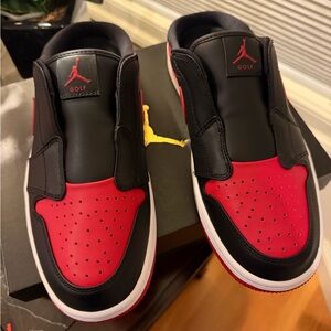 Jordan Air Mule in Black and red